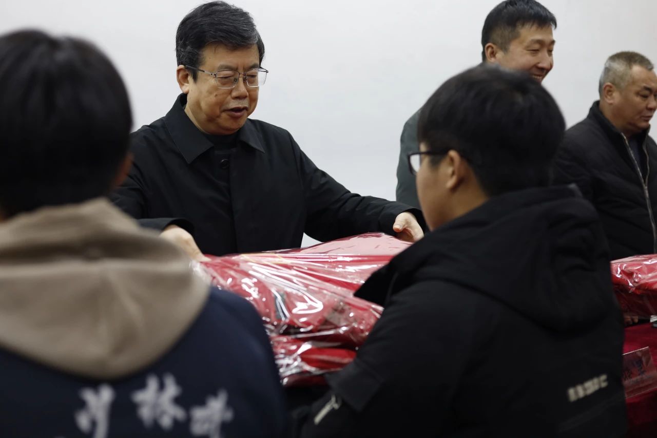 1733387392526975.jpg 田逸发棉服.jpg